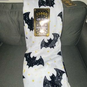 Halloween Bats Space Luxe Plush Throw Blanket 50x70in